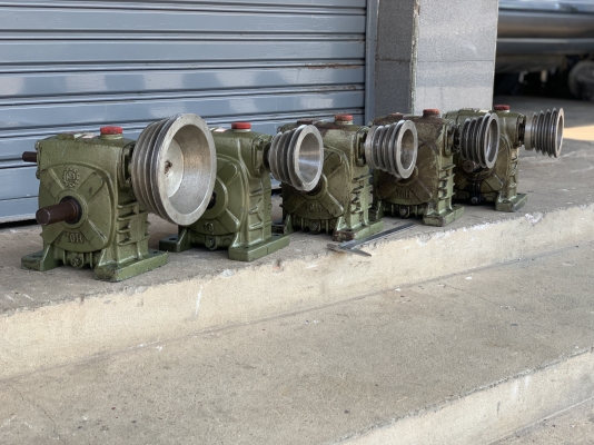 ( เหลือ 3 ตัวครับ )ขายหัวเกียร์ทดรอบ LM เบอร์ 70 อัตราทด 1:30 รุ่นเพลาเข้า 2ด้าน และเพลาออก 2ด้าน สภาพสวย หมุนนิ่ม พร้อมใช้งาน มี 5ตัวครับ ราคาตัวละ 1,700 บาทครับ ( เหลือ 3 ตัวครับ )ขายหัวเกียร์ทดรอบ LM เบอร์ 70 อัตราทด 1:30 รุ่นเพลาเข้า 2ด้าน และเพลาออก 2ด้าน สภาพสวย หมุนนิ่ม พร้อมใช้งาน มี 5ตัวครับ ราคาตัวละ 1,700 บาทครับ