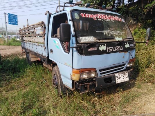 ขายด่วน หกล้อ ISUZU NPR 120 แรง เอกสารเล่มทะเบียน สนใจสอบถาม 093 0764943 K ตั้ม