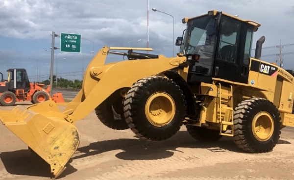ขายรถตักล้อยาง CAT 924H แขนยาวพิเศษ นำเข้าเองจากญี่ปุ่น สภาพสวยพร้อมใช้ มีVDOการทำงานครับ