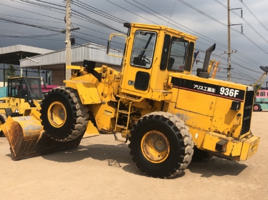 ขายรถตักล้อยาง CAT 936F นำเข้าเองจากญี่ปุ่น สภาพสวยพร้อมใช้ มีVDOการทำงานครับ