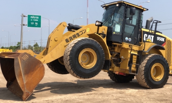 ขายรถตักล้อยาง CAT 950K (เทียบเท่า WA380-7) ปี 2015 นำเข้าเองจากญี่ปุ่น สภาพสวยพร้อมใช้งาน มีVDOการท