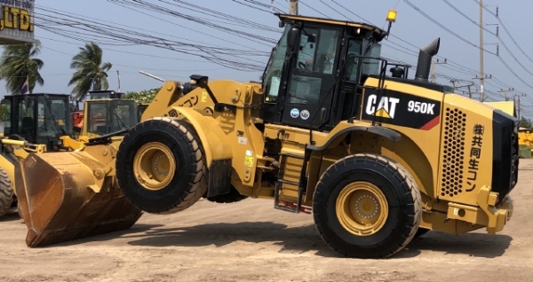 ขายรถตักล้อยาง CAT 950K (เทียบเท่า WA380-7) ปี 2015 นำเข้าเองจากญี่ปุ่น สภาพสวยพร้อมใช้งาน มีVDOการท
