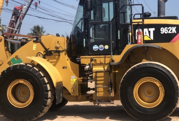 ขายรถตักล้อยาง CAT 962K ปี 2015 นำเข้าเองจากญี่ปุ่น สภาพสวยพร้อมใช้งาน มีVDOการทำงานครับ