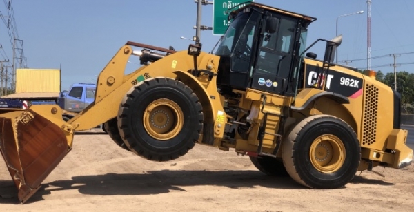 ขายรถตักล้อยาง CAT 962K ปี 2015 นำเข้าเองจากญี่ปุ่น สภาพสวยพร้อมใช้งาน มีVDOการทำงานครับ