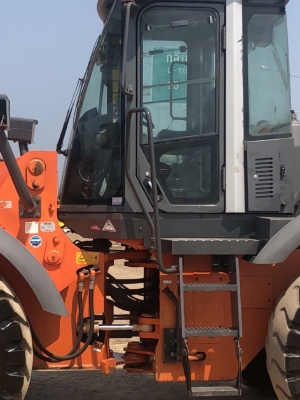 ขายรถตักล้อยาง HITACHI ZW180 ปี 2012 แขนยาวพิเศษ นำเข้าเองจากญี่ปุ่น สภาพสวยพร้อมใช้งาน มีVDOการทำงา