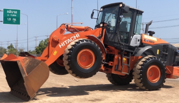 ขายรถตักล้อยาง HITACHI ZW180-5B (เทียบเท่า WA320-7) ปี 2016 นำเข้าเองจากญี่ปุ่น มีVDOการทำงานครับ