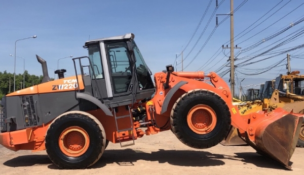 ขายรถตักล้อยาง HITACHI ZW220 นำเข้าเองจากญี่ปุ่น สภาพสวยพร้อมใช้ มีVDOการทำงานครับ