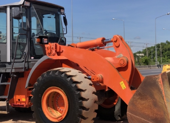 ขายรถตักล้อยาง HITACHI ZW220 นำเข้าเองจากญี่ปุ่น สภาพสวยพร้อมใช้ มีVDOการทำงานครับ