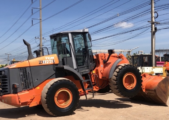 ขายรถตักล้อยาง HITACHI ZW220 นำเข้าเองจากญี่ปุ่น สภาพสวยพร้อมใช้ มีVDOการทำงานครับ