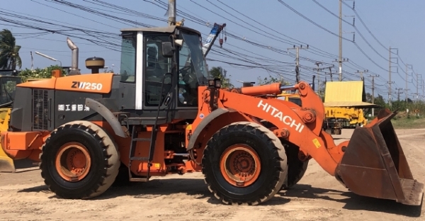 ขายรถตักล้อยาง HITACHI ZW250 (เทียบเท่า WA430-6) ปี 2012 นำเข้าเองจากญี่ปุ่น มีVDOการทำงานครับ ขายรถตักล้อยาง HITACHI ZW250 (เทียบเท่า WA430-6) ปี 2012 นำเข้าเองจากญี่ปุ่น มีVDOการทำงานครับ