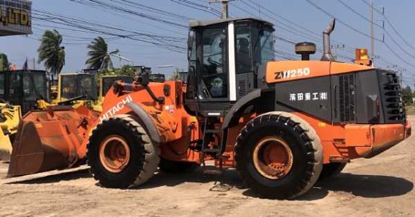 ขายรถตักล้อยาง HITACHI ZW250 (เทียบเท่า WA430-6) ปี 2012 นำเข้าเองจากญี่ปุ่น มีVDOการทำงานครับ ขายรถตักล้อยาง HITACHI ZW250 (เทียบเท่า WA430-6) ปี 2012 นำเข้าเองจากญี่ปุ่น มีVDOการทำงานครับ