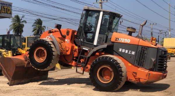 ขายรถตักล้อยาง HITACHI ZW250 (เทียบเท่า WA430-6) ปี 2012 นำเข้าเองจากญี่ปุ่น มีVDOการทำงานครับ