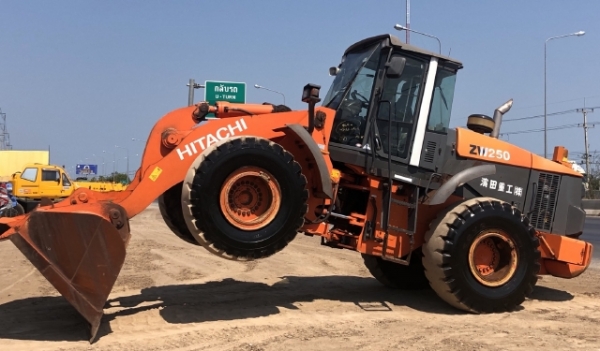 ขายรถตักล้อยาง HITACHI ZW250 (เทียบเท่า WA430-6) ปี 2012 นำเข้าเองจากญี่ปุ่น มีVDOการทำงานครับ