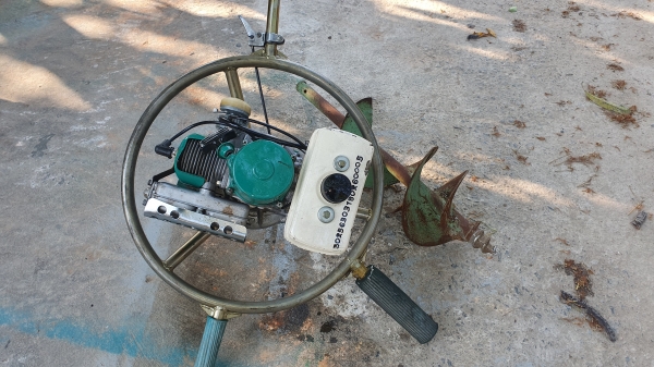 เครื่องเจาะดิน ดอก 4 นิ้ว 8500 บาท