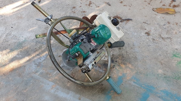 เครื่องเจาะดิน ดอก 4 นิ้ว 8500 บาท