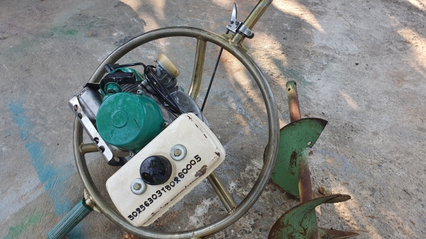 เครื่องเจาะดิน ดอก 4 นิ้ว 8500 บาท