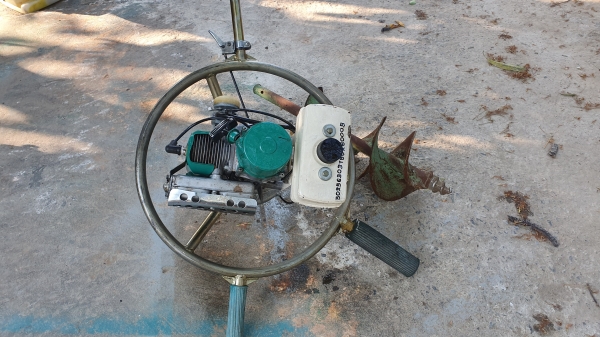 เครื่องเจาะดิน ดอก 4 นิ้ว 8500 บาท