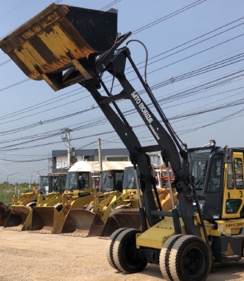 ขายรถตักล้อยาง KOMATSU SD30-6 ปี 2006 นำเข้าเองจากญี่ปุ่น สภาพสวยพร้อมใช้งาน มีVDOการทำงานครับ