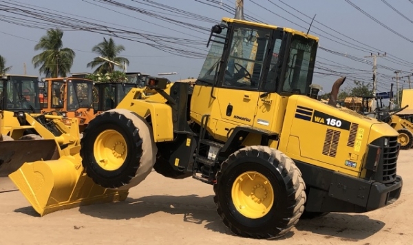 ขายรถตักล้อยาง KOMATSU WA150-6 ปี 2014 นำเข้าเองจากญี่ปุ่น สภาพสวยพร้อมใช้ มีVDOการทำงานครับ