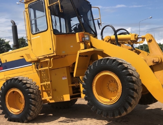 ขายรถตักล้อยาง KOMATSU WA200-1 นำเข้าเองจากญี่ปุ่น สภาพสวยพร้อมใช้ มีVDOการทำงานครับ
