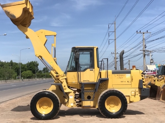 ขายรถตักล้อยาง KOMATSU WA200-3E แขนยาวพิเศษ รถนอกนำเข้าจากญี่ปุ่น สภาพสวยพร้อมใช้ มีVDOการทำงานครับ
