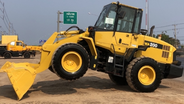 ขายรถตักล้อยาง KOMATSU WA200-6 ปี 2014 นำเข้าเองจากญี่ปุ่น สภาพสวยพร้อมใช้งาน มีVDOการทำงานครับ