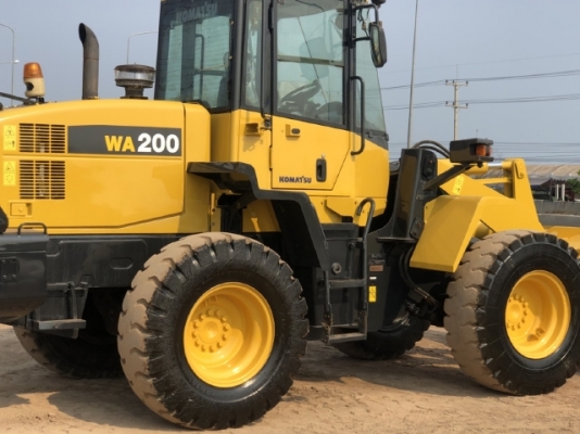 ขายรถตักล้อยาง KOMATSU WA200-6 ปี 2014 นำเข้าเองจากญี่ปุ่น สภาพสวยพร้อมใช้งาน มีVDOการทำงานครับ