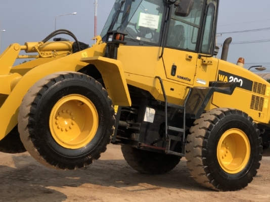 ขายรถตักล้อยาง KOMATSU WA200-6 ปี 2014 นำเข้าเองจากญี่ปุ่น สภาพสวยพร้อมใช้งาน มีVDOการทำงานครับ