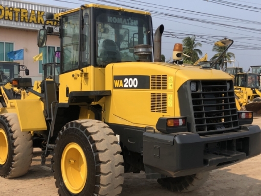 ขายรถตักล้อยาง KOMATSU WA200-6 ปี 2014 นำเข้าเองจากญี่ปุ่น สภาพสวยพร้อมใช้งาน มีVDOการทำงานครับ