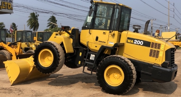 ขายรถตักล้อยาง KOMATSU WA200-6 ปี 2014 นำเข้าเองจากญี่ปุ่น สภาพสวยพร้อมใช้งาน มีVDOการทำงานครับ