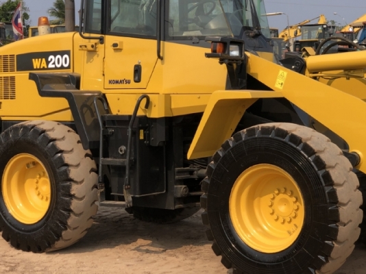 ขายรถตักล้อยาง KOMATSU WA200-6 ปี 2014 นำเข้าเองจากญี่ปุ่น สภาพสวยพร้อมใช้งาน มีVDOการทำงานครับ