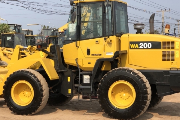 ขายรถตักล้อยาง KOMATSU WA200-6 ปี 2014 นำเข้าเองจากญี่ปุ่น สภาพสวยพร้อมใช้งาน มีVDOการทำงานครับ