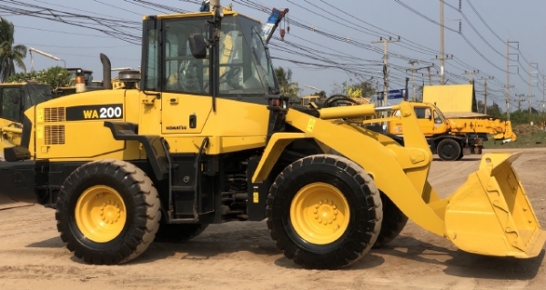 ขายรถตักล้อยาง KOMATSU WA200-6 ปี 2014 นำเข้าเองจากญี่ปุ่น สภาพสวยพร้อมใช้งาน มีVDOการทำงานครับ