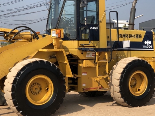 ขายรถตักล้อยาง KOMATSU WA300-1 นำเข้าเองจากญี่ปุ่น สภาพสวยพร้อมใช้ มีVDOการทำงานครับ