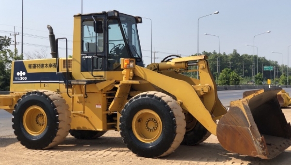 ขายรถตักล้อยาง KOMATSU WA300-1 นำเข้าเองจากญี่ปุ่น สภาพสวยพร้อมใช้ มีVDOการทำงานครับ