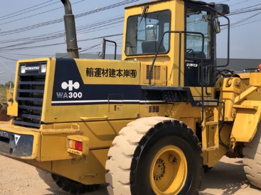 ขายรถตักล้อยาง KOMATSU WA300-1 นำเข้าเองจากญี่ปุ่น สภาพสวยพร้อมใช้ มีVDOการทำงานครับ