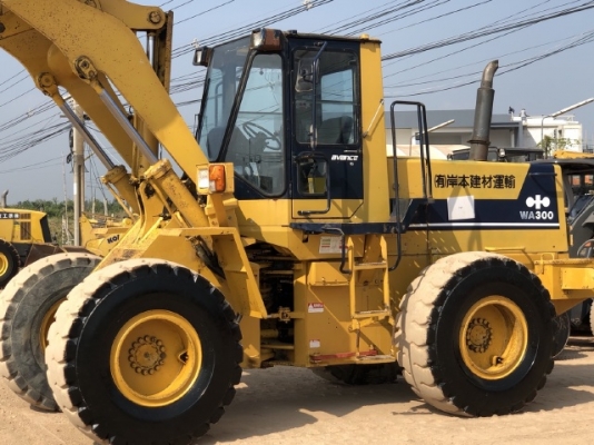 ขายรถตักล้อยาง KOMATSU WA300-1 นำเข้าเองจากญี่ปุ่น สภาพสวยพร้อมใช้ มีVDOการทำงานครับ
