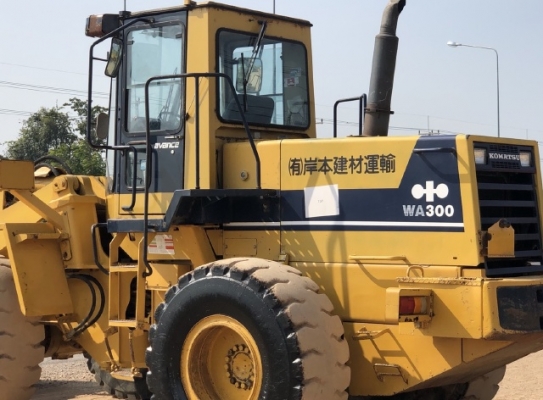 ขายรถตักล้อยาง KOMATSU WA300-1 นำเข้าเองจากญี่ปุ่น สภาพสวยพร้อมใช้ มีVDOการทำงานครับ