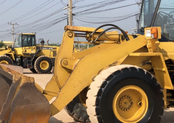 ขายรถตักล้อยาง KOMATSU WA300-1 นำเข้าเองจากญี่ปุ่น สภาพสวยพร้อมใช้ มีVDOการทำงานครับ
