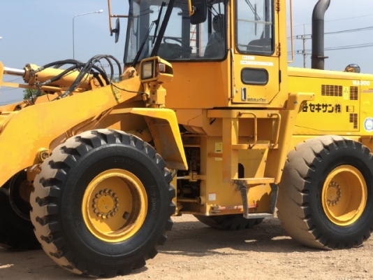 ขายรถตักล้อยาง KOMATSU WA300-3E นำเข้าเองจากญี่ปุ่น สภาพสวยพร้อมใช้งาน มีVDOการทำงานครับ
