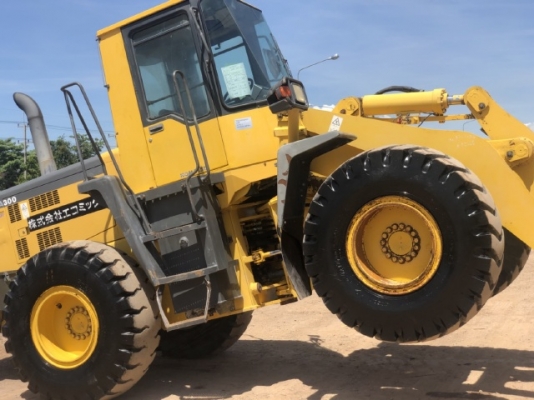 ขายรถตักล้อยาง KOMATSU WA300-3E นำเข้าเองจากญี่ปุ่น สภาพสวยพร้อมใช้ มีVDOการทำงานครับ