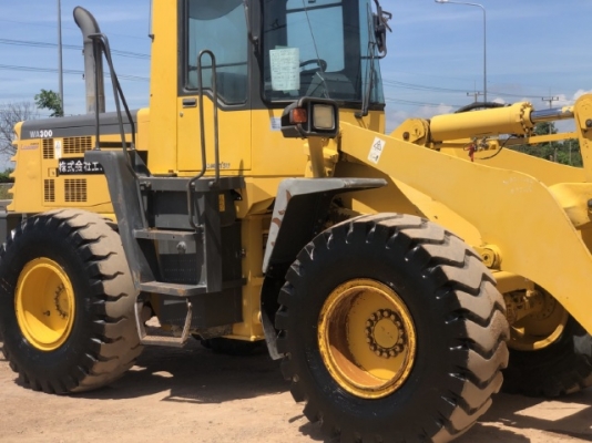 ขายรถตักล้อยาง KOMATSU WA300-3E นำเข้าเองจากญี่ปุ่น สภาพสวยพร้อมใช้ มีVDOการทำงานครับ