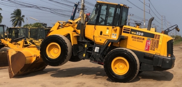 ขายรถตักล้อยาง KOMATSU WA320-6 ปี 2014 นำเข้าเองจากญี่ปุ่น สภาพสวยพร้อมใช้งาน มีVDOการทำงานครับ