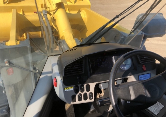 ขายรถตักล้อยาง KOMATSU WA320-7 ปี 2015 นำเข้าเองจากญี่ปุ่น สภาพสวยพร้อมใช้ มีVDOการทำงานครับ