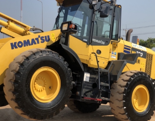 ขายรถตักล้อยาง KOMATSU WA320-7 ปี 2015 นำเข้าเองจากญี่ปุ่น สภาพสวยพร้อมใช้ มีVDOการทำงานครับ