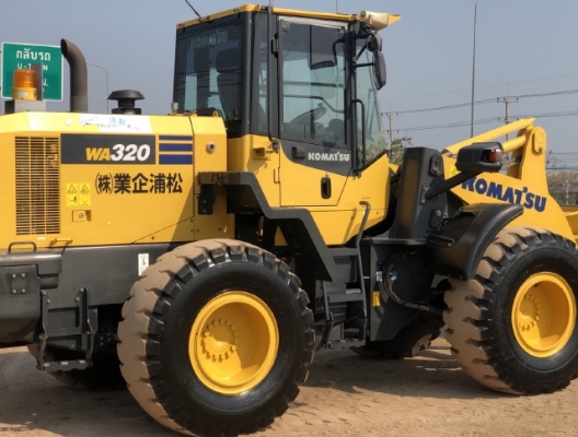 ขายรถตักล้อยาง KOMATSU WA320-7 ปี 2015 นำเข้าเองจากญี่ปุ่น สภาพสวยพร้อมใช้ มีVDOการทำงานครับ