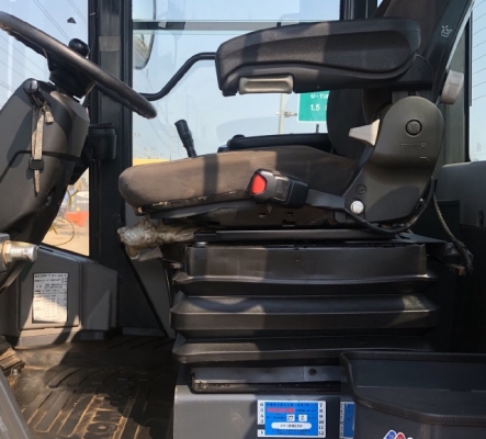 ขายรถตักล้อยาง KOMATSU WA320-7 ปี 2015 นำเข้าเองจากญี่ปุ่น สภาพสวยพร้อมใช้ มีVDOการทำงานครับ