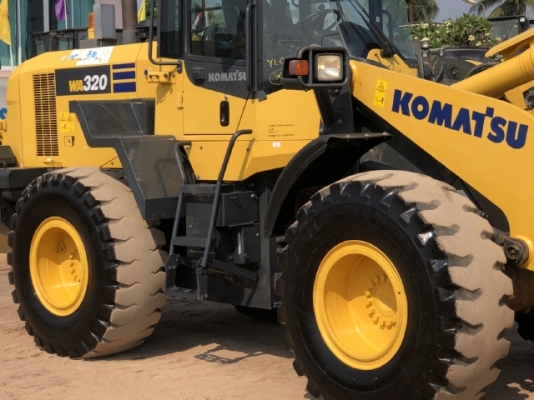 ขายรถตักล้อยาง KOMATSU WA320-7 ปี 2015 นำเข้าเองจากญี่ปุ่น สภาพสวยพร้อมใช้ มีVDOการทำงานครับ