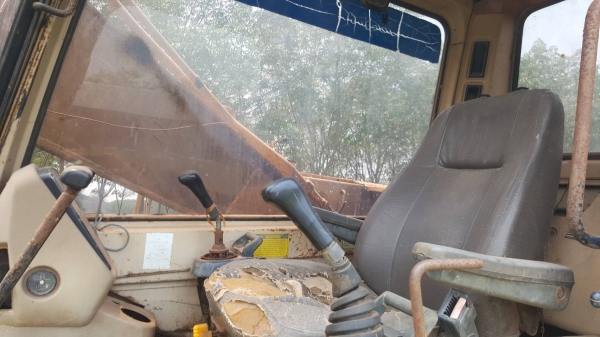 ขายตามสภาพ แบคโฮ CAT 320 V.2 ตัวเดินเสีย 1 ข้าง เครื่องเดิม ปั้มดี ไม่มีไฟฟ้า เอกสารใบซื้อขาย ราคาต่อรองได้ครับ ขายตามสภาพ แบคโฮ CAT 320 V.2 ตัวเดินเสีย 1 ข้าง เครื่องเดิม ปั้มดี ไม่มีไฟฟ้า เอกสารใบซื้อขาย ราคาต่อรองได้ครับ