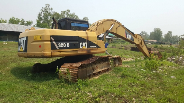 ขายตามสภาพ แบคโฮ CAT 320 V.2 ตัวเดินเสีย 1 ข้าง เครื่องเดิม ปั้มดี ไม่มีไฟฟ้า เอกสารใบซื้อขาย ราคาต่อรองได้ครับ